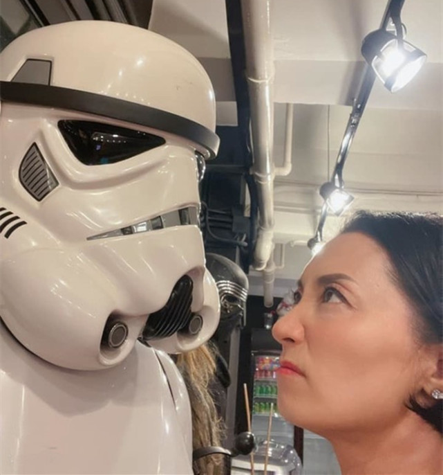 "蓝凤凰"谈佩珊近况曝光,一度转行卖保险,52岁成催眠治疗师