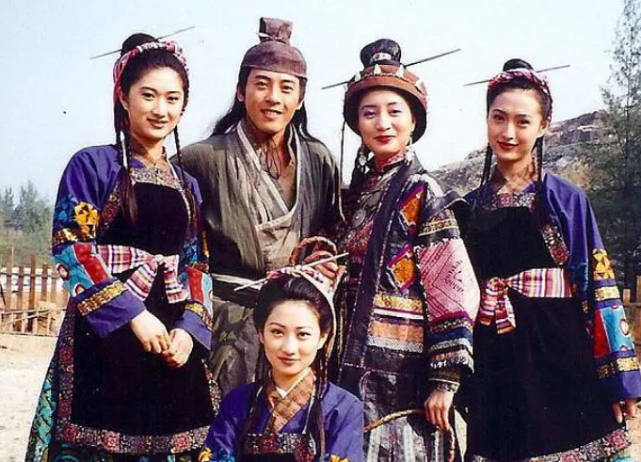 "蓝凤凰"谈佩珊近况曝光,一度转行卖保险,52岁成催眠治疗师