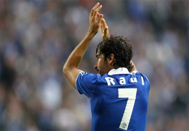 足坛人物志:霸气的伯纳乌王子,温柔的指环王—劳尔·冈萨雷斯