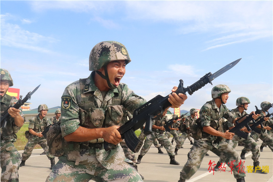 凶猛如虎刺杀训练尽显官兵敢打必胜血性