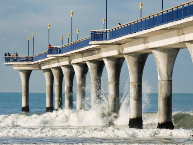 大海那么深,那么跨海大桥的桥墩是怎么打下去的呢?_腾讯新闻