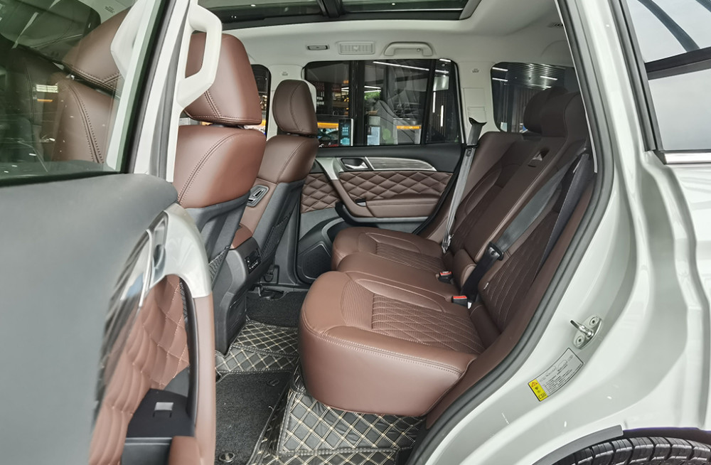 2022款哈弗h9的舒适性配置表现不错,高配车型配有前排座椅加热/通风