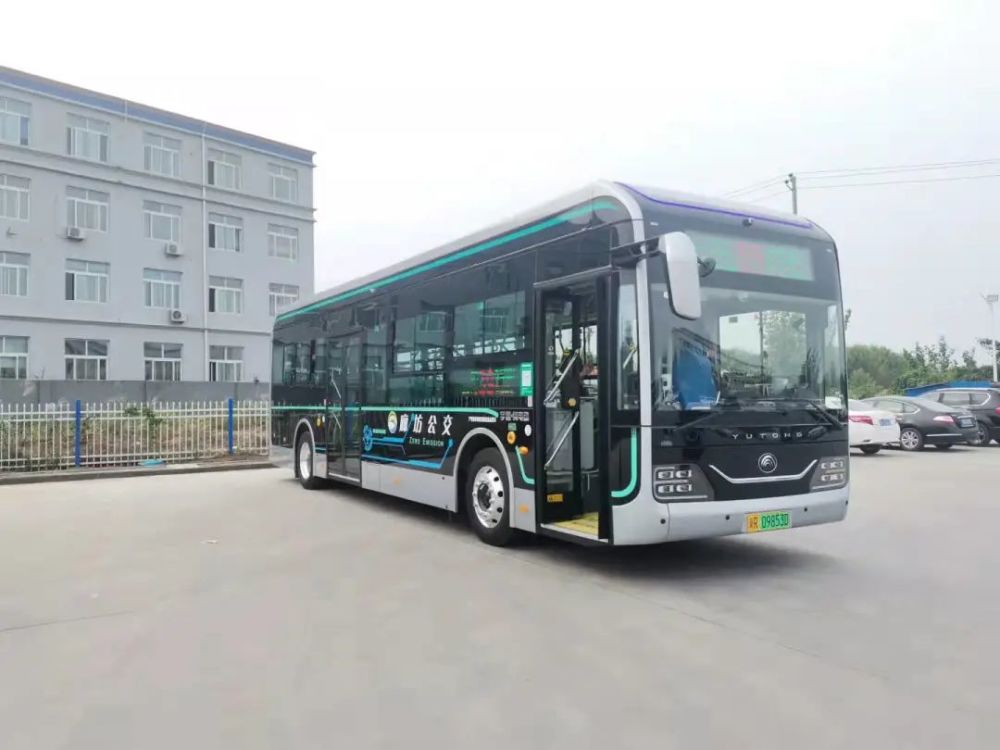 廊坊在华北地区率先投用30部黑金刚高端公交车