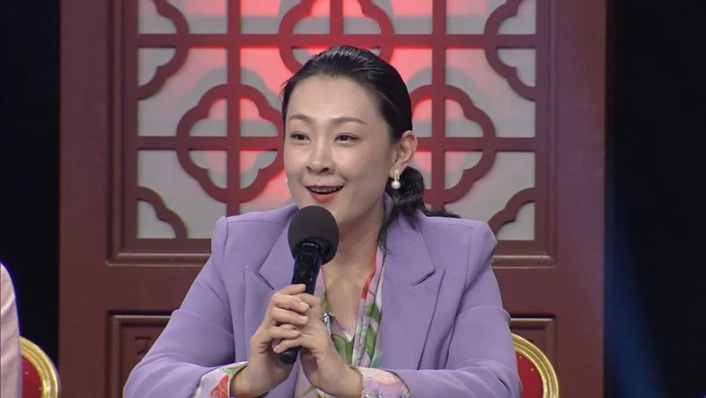 刘嘉欣赵芳媛与此同时,臧磊,刘莉莉分别与两个票房合作,参与知识竞答