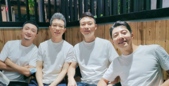 央视boys人气直逼流量明星撒贝宁尼格买提太能说把司机聊吐了