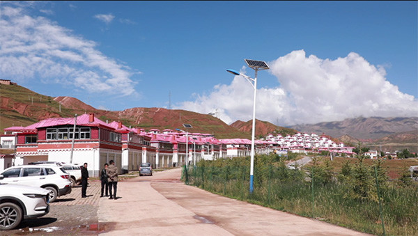 走进西藏昌都丁青县协雄乡朗通村次旦扎杰家的院子,一股青椒炒牛肉的