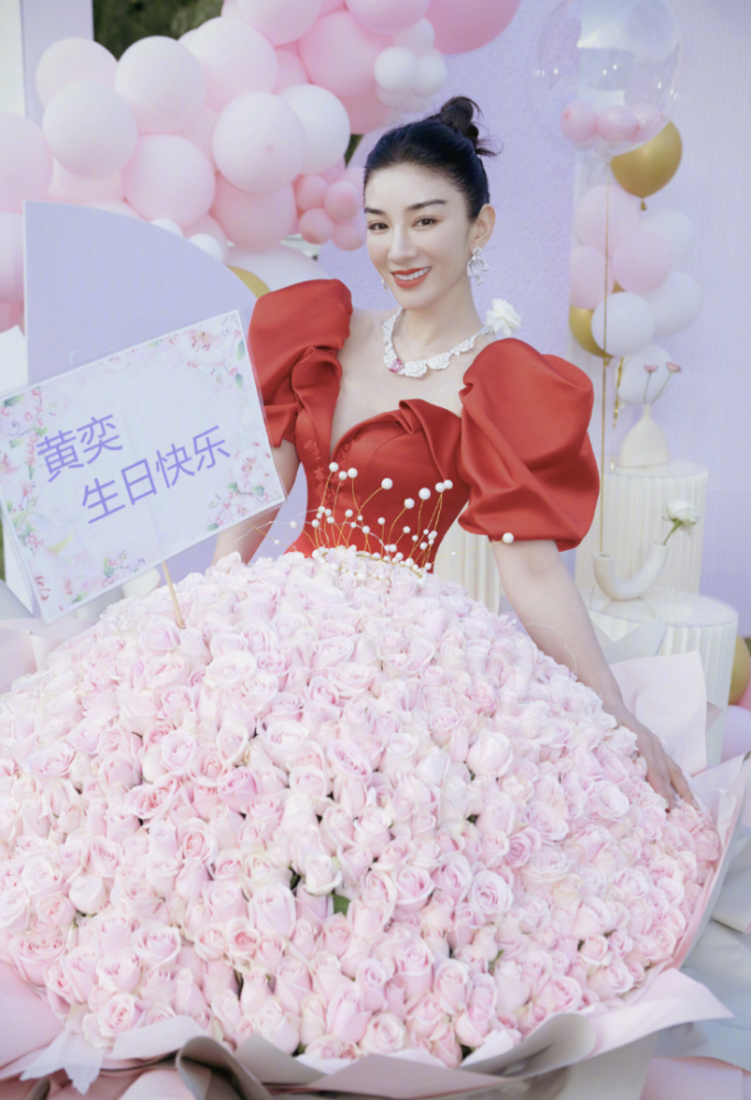 黄奕在其他领域披荆斩棘,比如开办月子中心,投资蛋糕生意等等,虽然