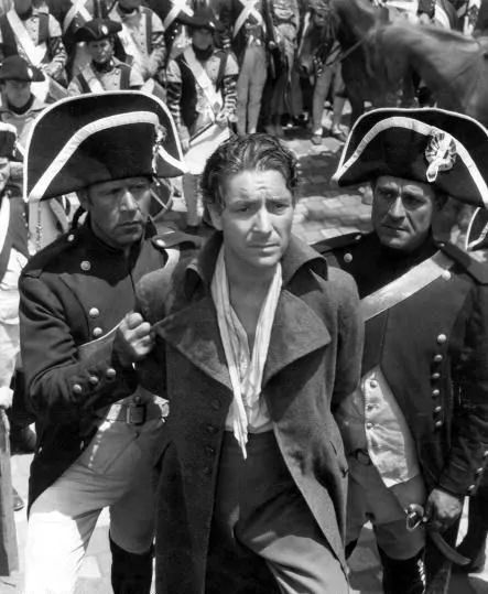 《双城记》:你怎样面对爱恨,就拥有怎样的人生