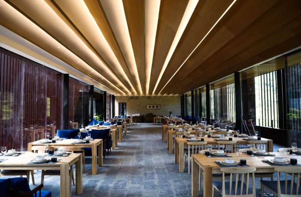 每日一宿社边林星空木屋藏于高山隐于山林的大发天渠出圈又出片