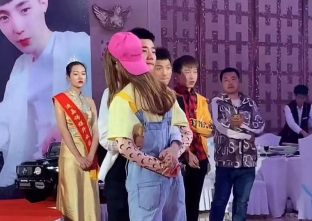 辛巴连麦劝女徒弟找对象,直言不要找网红,富二代,农民最靠谱