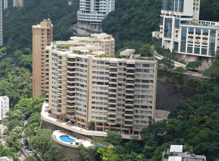 根据土地注册处资料显示,本港中半山老牌豪宅嘉慧园c座低层单位,连一