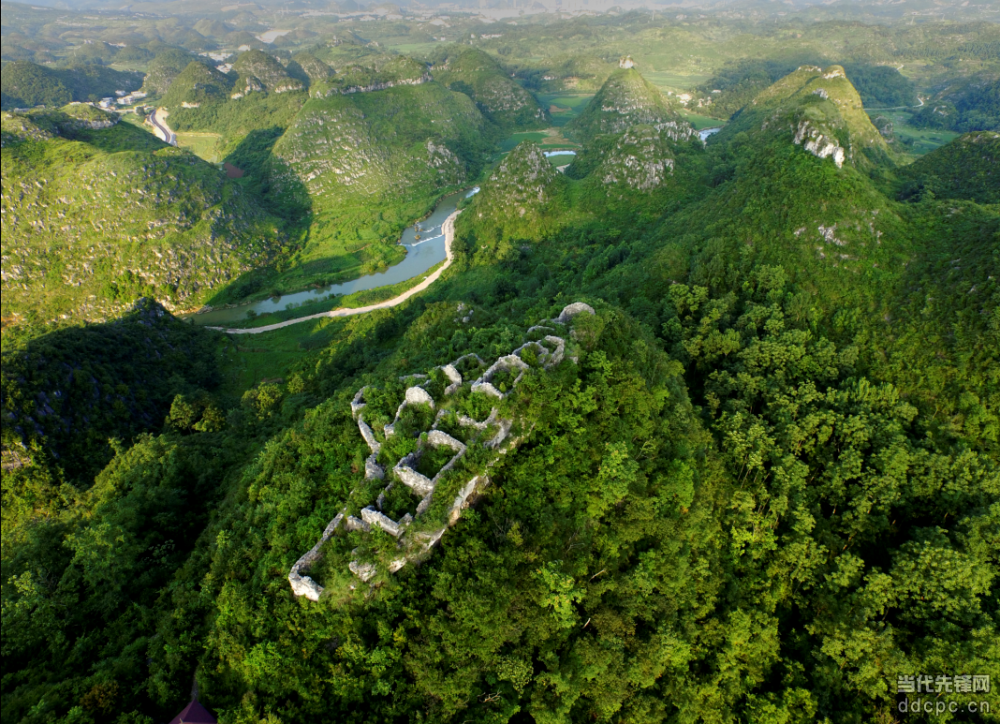 卫星视角下的美丽乡村——镇宁县 高荡村 这个与世无争的千年布依古