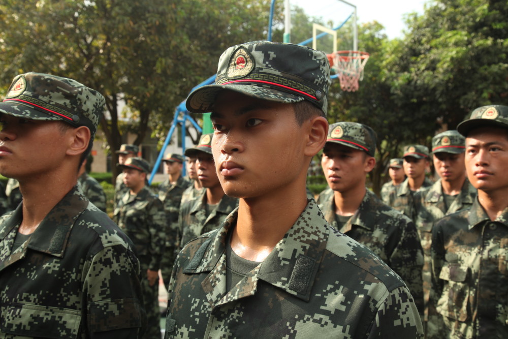 接过保家卫国的接力棒广州准新兵即将奔赴军营