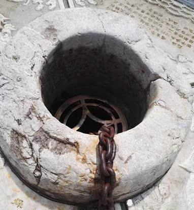 "锁龙井"井底锁的真是蛟龙吗?为何还带着恶臭?曾吓退日本人_腾讯新闻