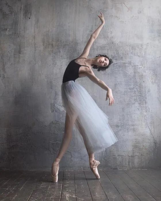 这个美丽的舞者,可是娜塔莉·波特曼,在拍摄《黑天鹅》时的芭蕾教练.