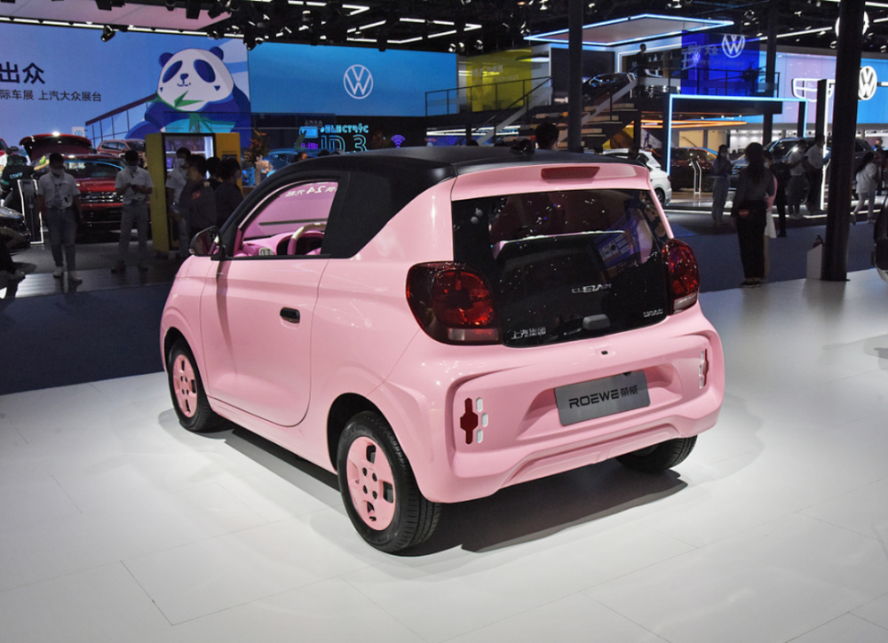 内外全是"樱花粉",都来自上汽麾下,这车比五菱强多了