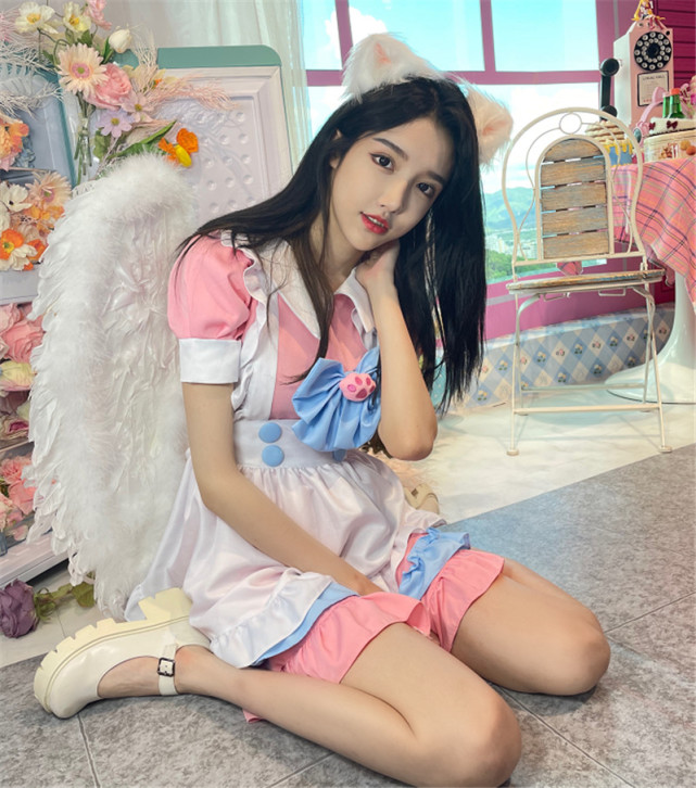 女装大佬艾比人气下滑,吃个桃桃被封,700w粉一哥却靠实力获赞