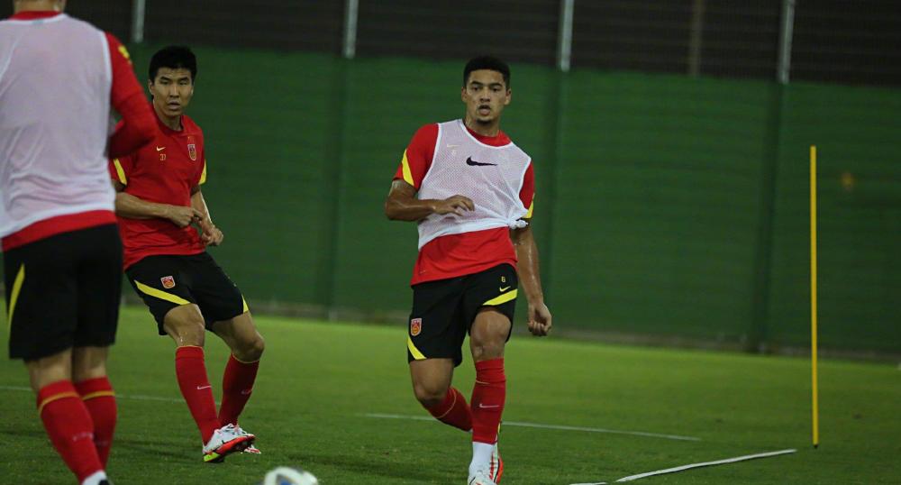 国足入籍中后卫蒋光太. 本文图片:@中国足球队