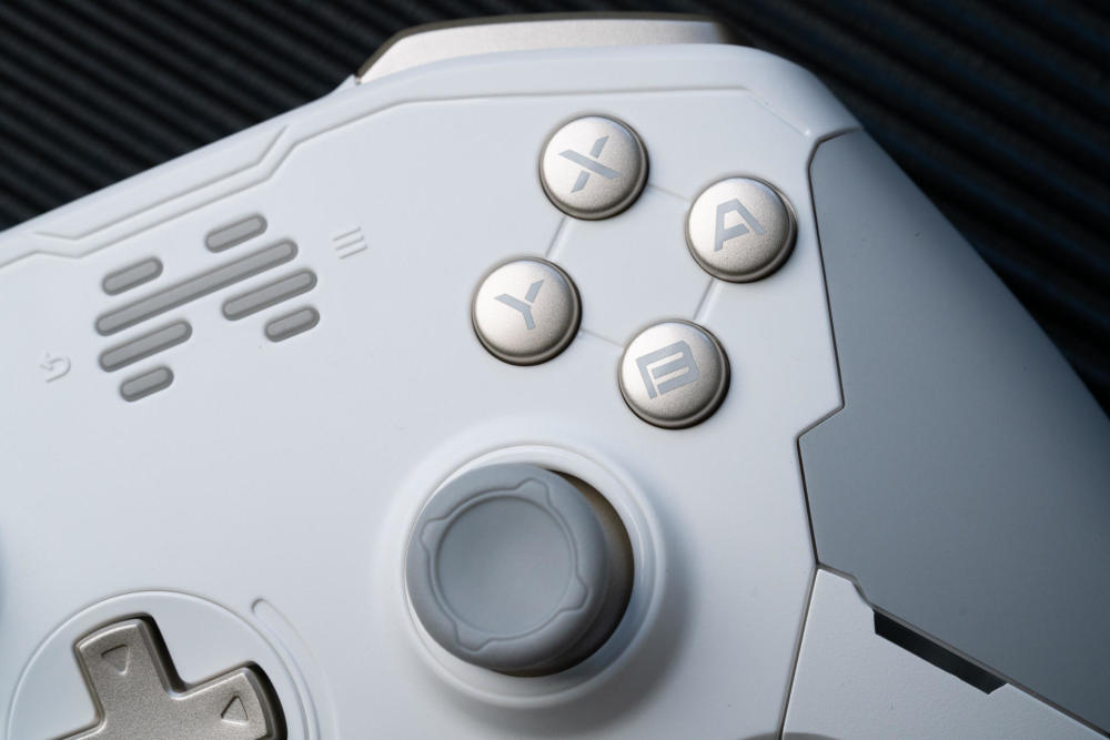 万千宠爱于一身,北通宙斯游戏手柄白金套装版,带你五斩超神!