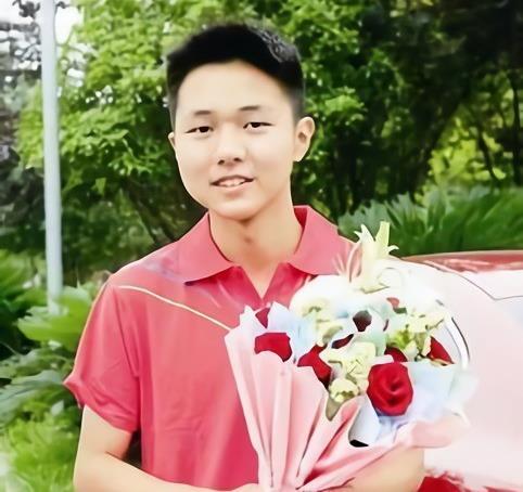 他是四川高考状元,连招生考试笔试都没通过,最后却中了个状元