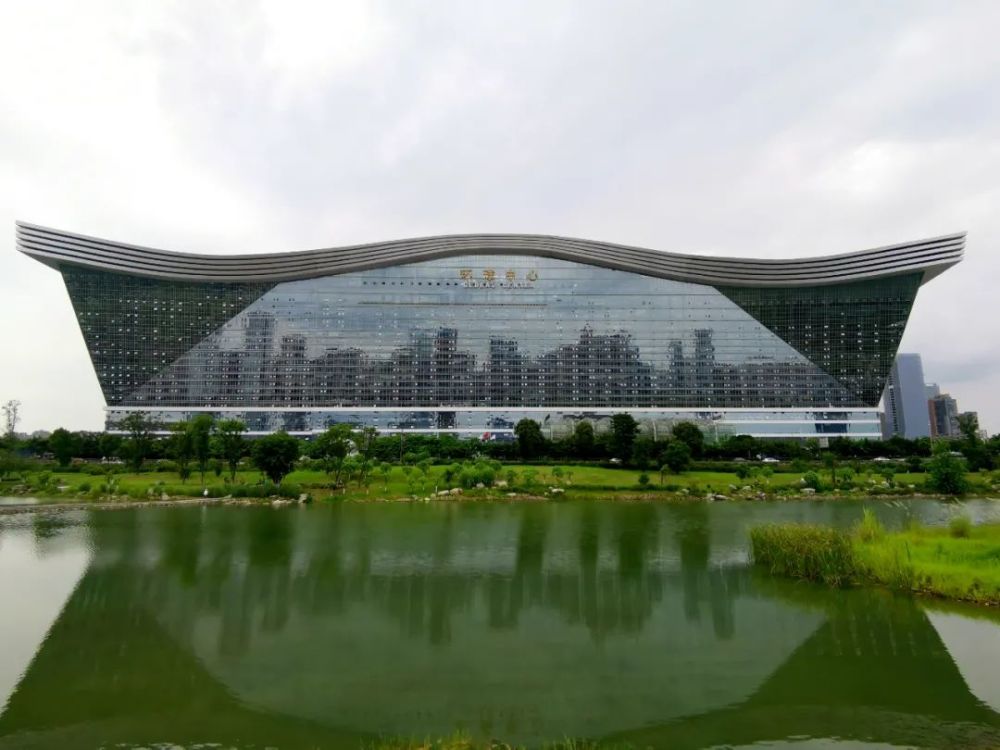 散文成都有座超大单体建筑袁征