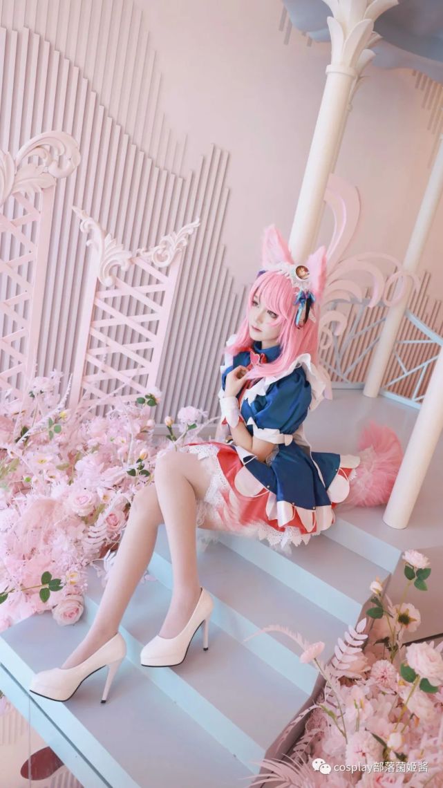 cos:王者荣耀妲己女仆咖啡cos正片@颜玖