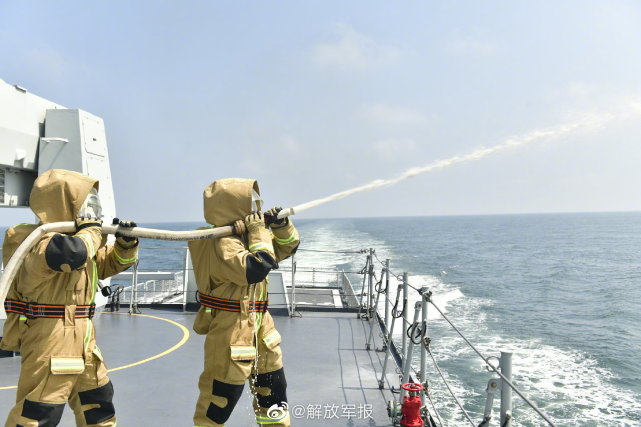 直击东部战区海军某护卫舰支队海上训练
