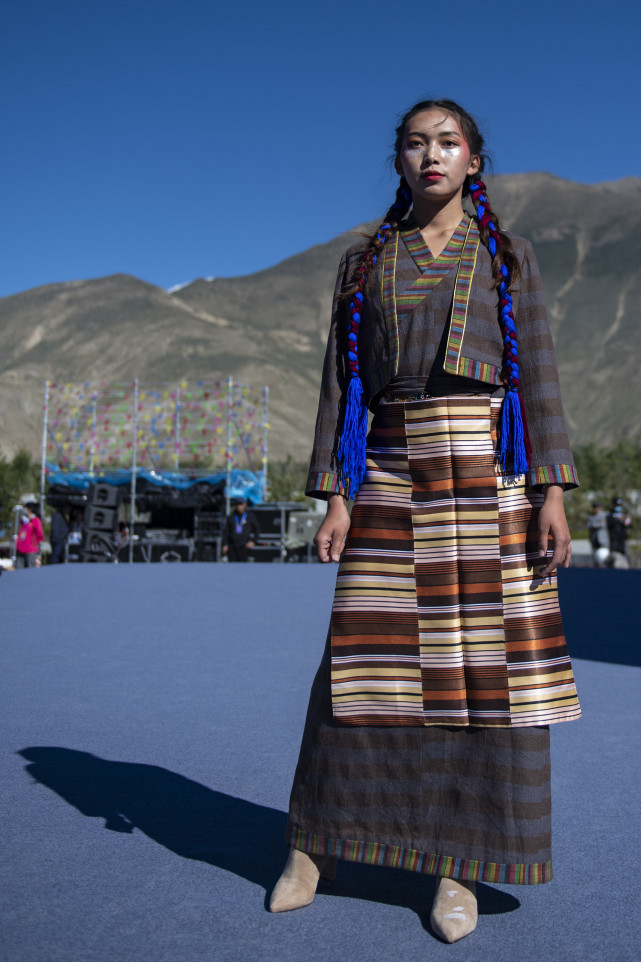 新华视界西藏山南雅鲁藏布现代藏装服饰秀