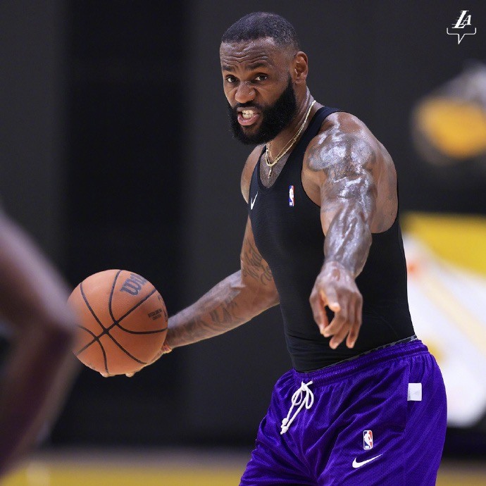 nba NBA-提前磨合！老詹带着3小将合练，36岁仍秀背扣，湖人欢迎回归
