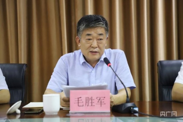 人邵士谱,十二师德州商会执行会长,德州亚太集团新疆公司总经理陈玉才