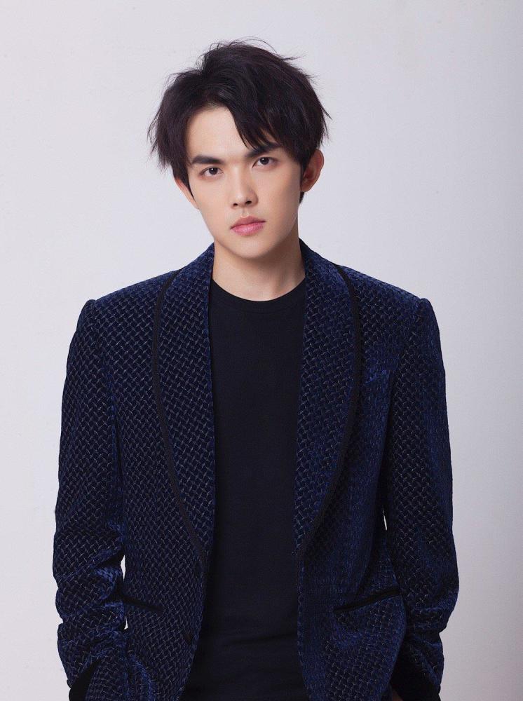 李柄熹跟张雨绮说想拍戏,她的回应被夸人间清醒,但