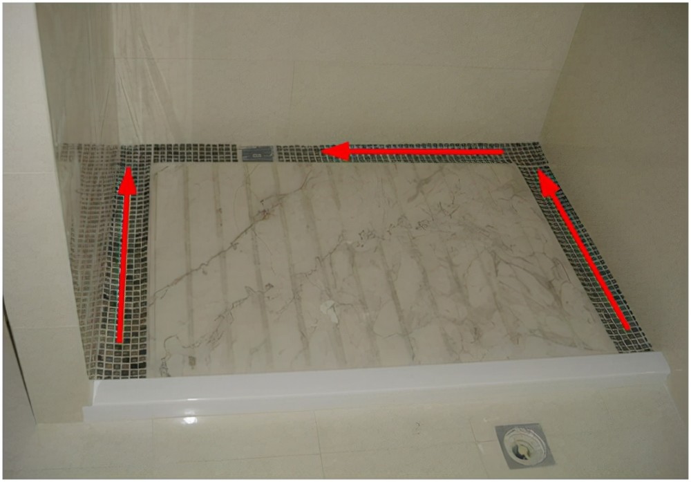 淋浴房排水怎么设计?现在更流行拉槽式,排水快不打滑,美观实用