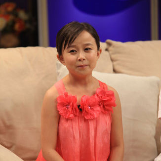 袖珍人朱洁身高1米8收获真爱用歌声征服娱乐圈生子成难题