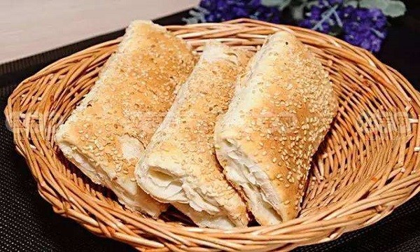 缸炉烧饼：街边小吃里的独特味道