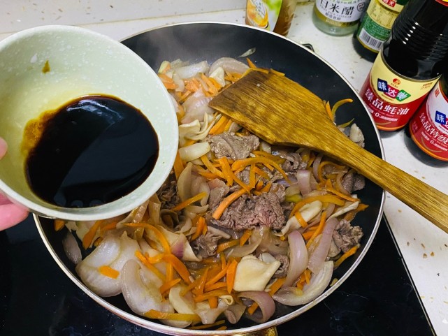 杏鮑菇牛肉蓋澆飯,家常美食做法,美味營養