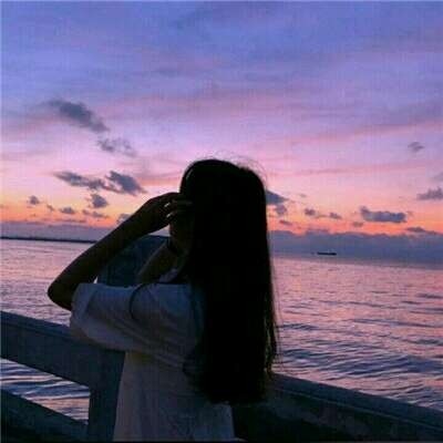 淡淡忧伤的唯美背影头像