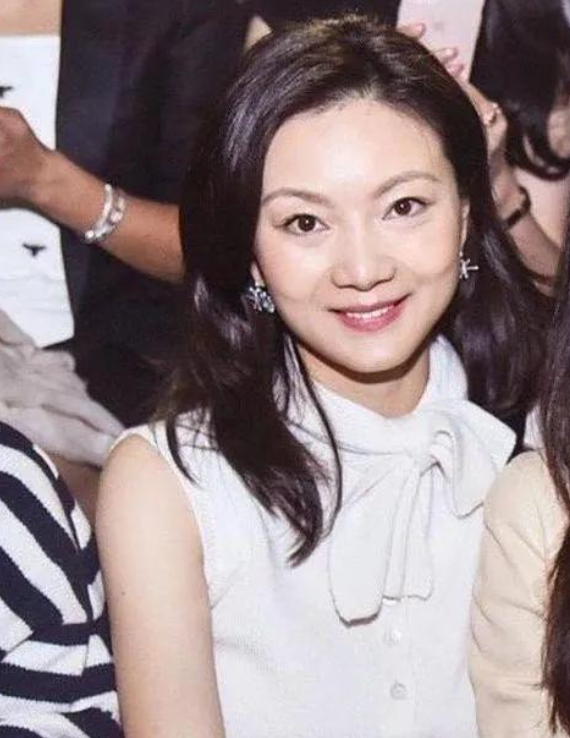 就在这个时候,刚进入大学的陈婷同样参与了试镜,但遗憾的是,她不符合