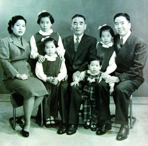 包青天后人包玉刚性情像包拯成船王后数次向母国捐巨款