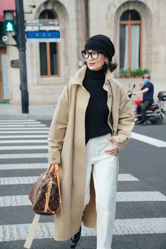 60岁女人,上衣 裤子怎么搭才时髦?看三木妈妈的穿搭高级减龄