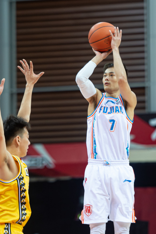 3个月前他宣布参加nba选秀如今在cba都没球打