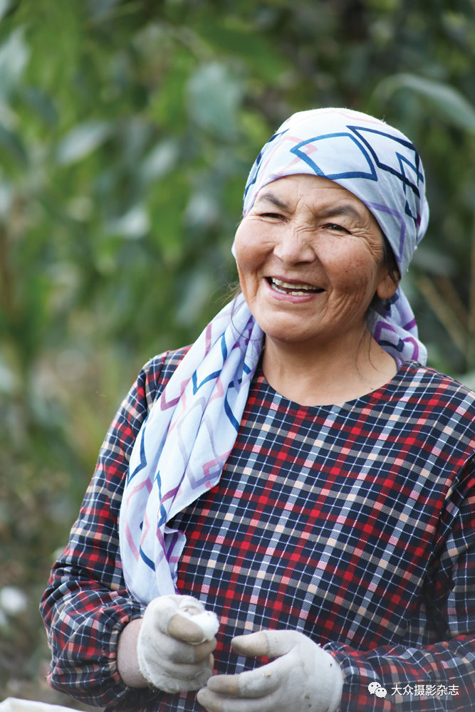 在南疆地区看到了越来越多的笑脸  狄多华 摄