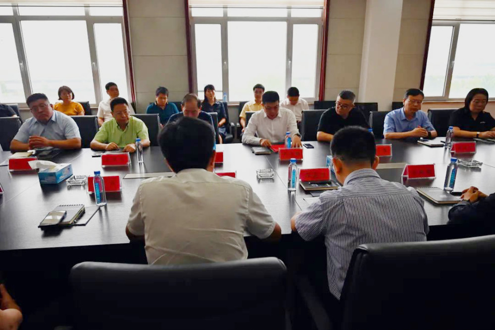 国际董事长梁君宝,山东元丰橡胶董事长李岩,山东创华轮胎总经理王立波