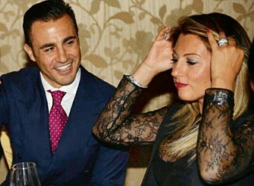 意大利球星卡纳瓦罗,日本女球迷投怀送抱,但结婚多年没出轨