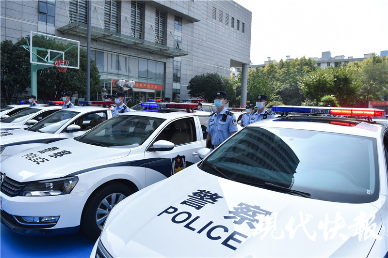 20辆警车支援南京警务站提高街面见警率