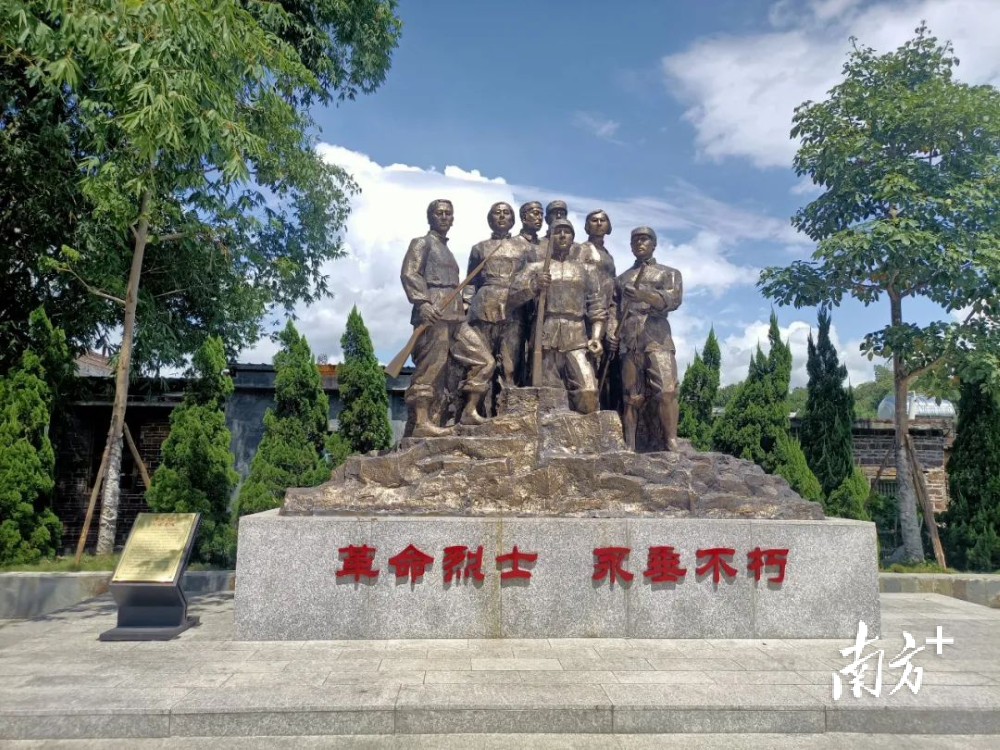 二广高速中秋假期车流预计日均约6万车次_腾讯新闻