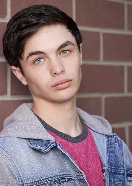 小闪电侠16岁演员意外去世,死因吸毒过量|吸毒|瑞凡·菲尼克斯|logan