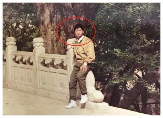 还在大三就读的穷小子刘强东,也迷上了电脑编程,时常在机房过夜,后来