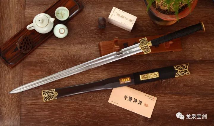 龙泉宝剑霸气的传统刀剑和最奇特的游戏刀剑你喜欢哪个