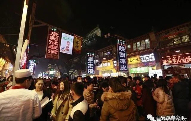 汉中宝鸡等一带的口音,这些人喝多了就去西大街排队两小时,进夜店喝