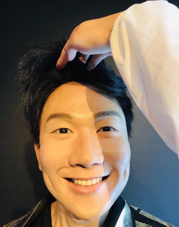 林俊杰终于鼓起勇气掀刘海,本以为不好看,看到照片:帅哥你谁_腾讯新闻